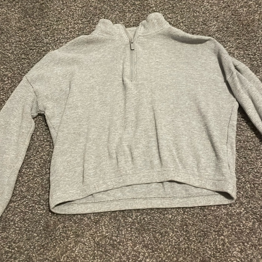 Old navy gray waffle print - cropped zip-up.